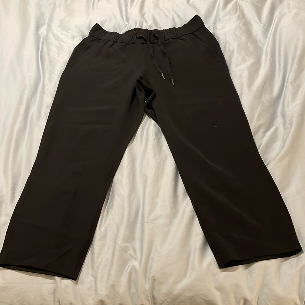 Lululemon on the fly black pants 24" size 6